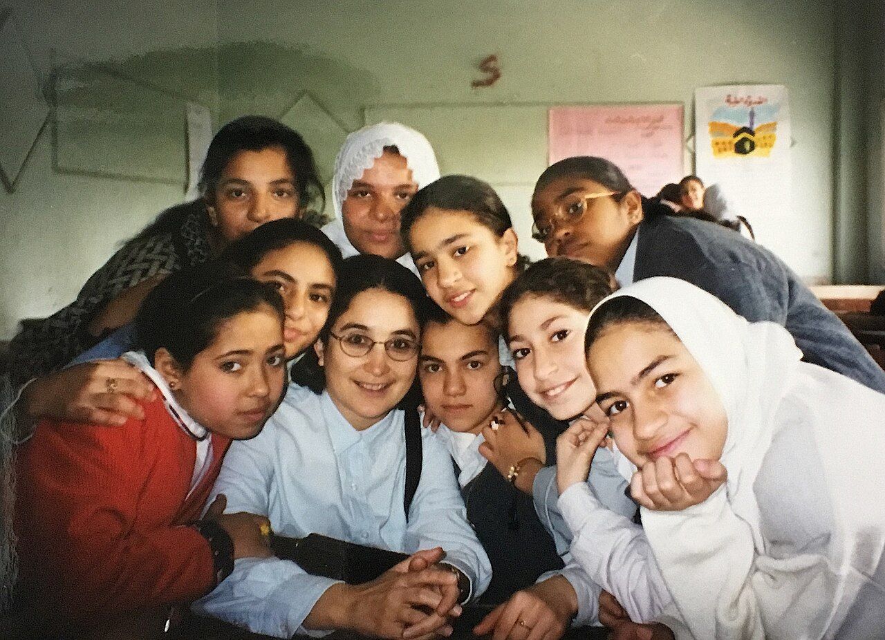 Anthropologist Linda Herrera conducting research inside a girls' classroom in Cairo, 1996