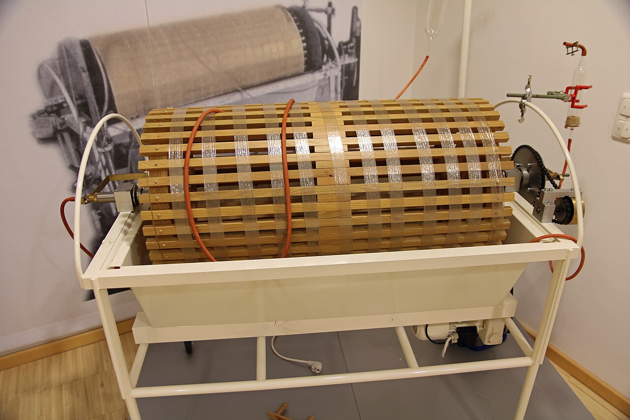 An early haemodialysis machine of the kind that, in 1960s Seattle, could keep only a handful of people alive and forced the first public rationing committee in modern medicine.