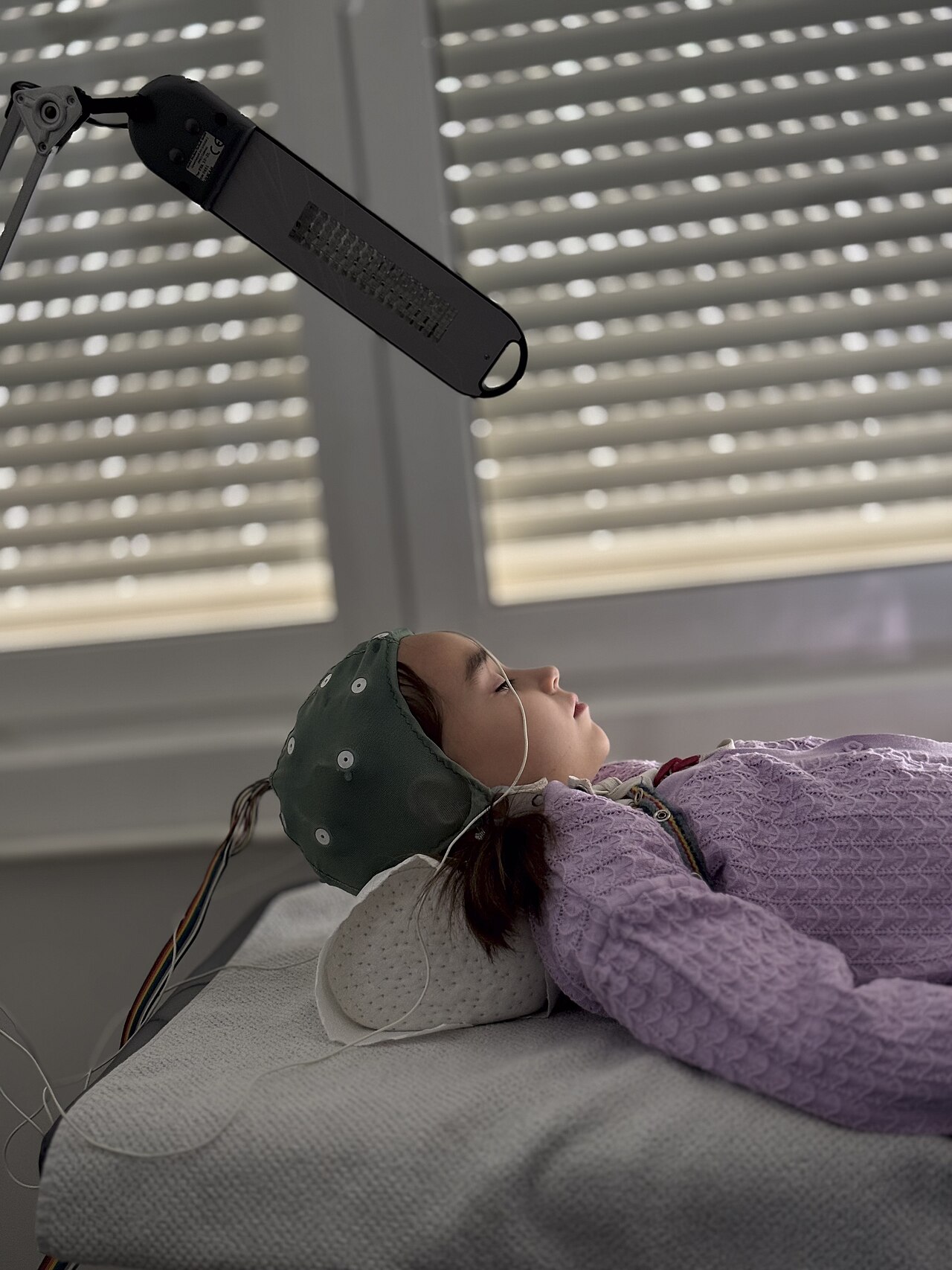 Continuous EEG monitoring at the bedside &mdash; the only way to confirm that electrical seizure activity has stopped once a paralysed or sedated patient can no longer convulse.