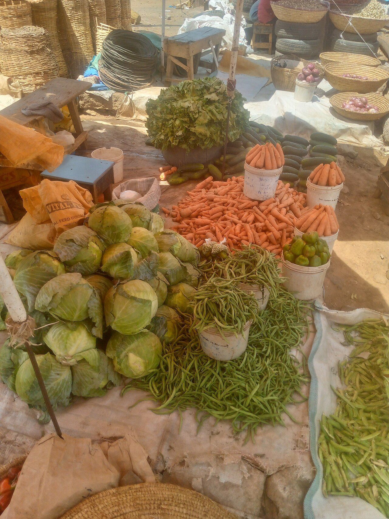 Fresh vegetables including carrots and green beans, common sources of dietary fiber